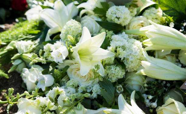 flores blancas variadas para funeral